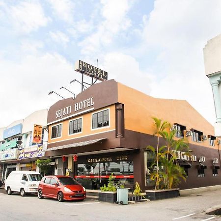Sejati Hotel Sitiawan Kültér fotó