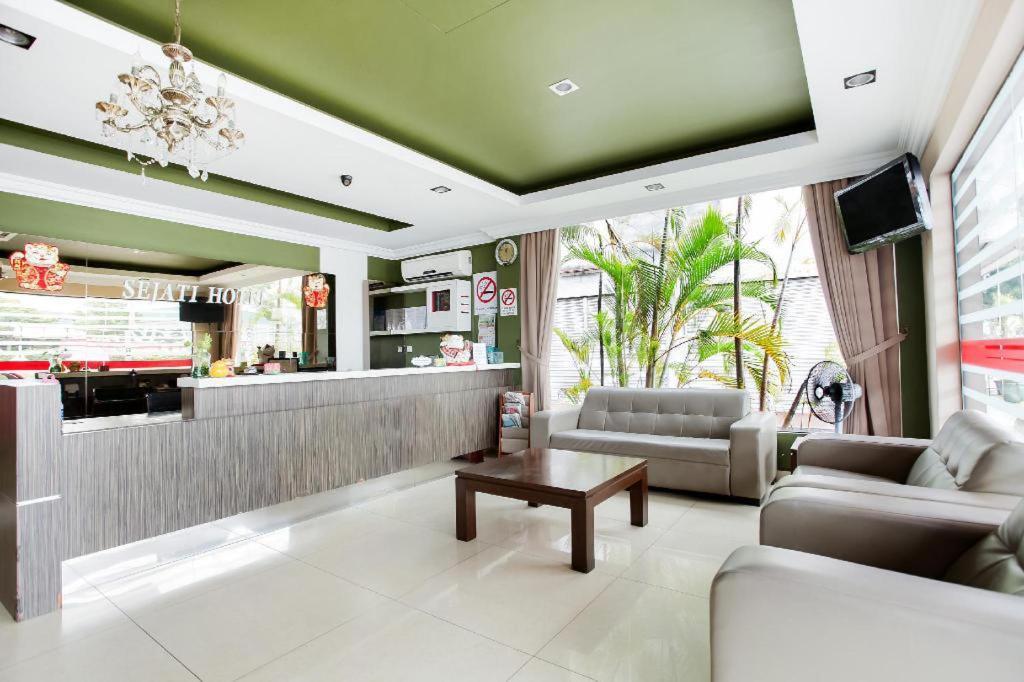 Sejati Hotel Sitiawan Kültér fotó